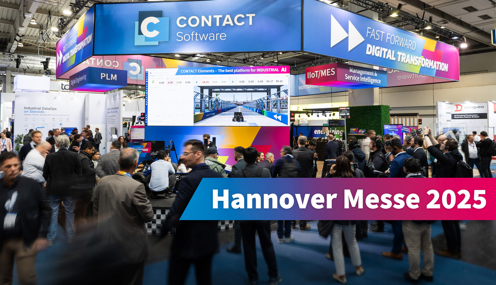 photo booth with visitors of the hannover fair, arrow icon