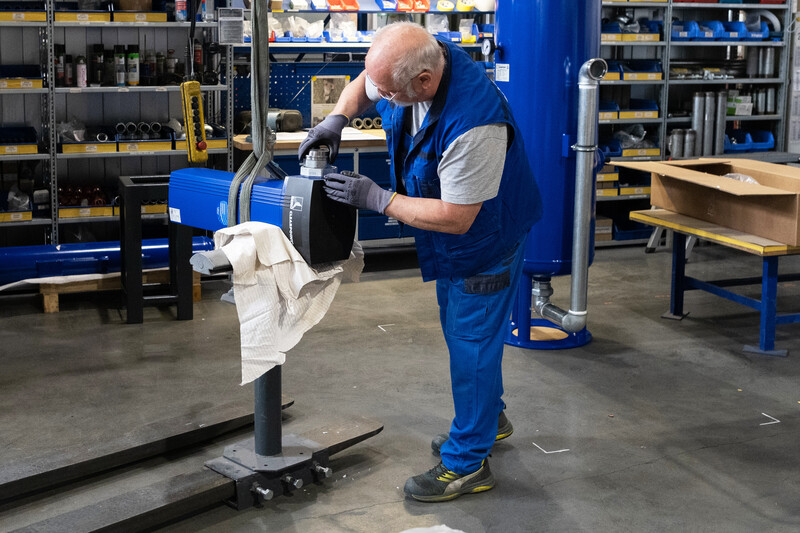 A man installs a compressed air filter.