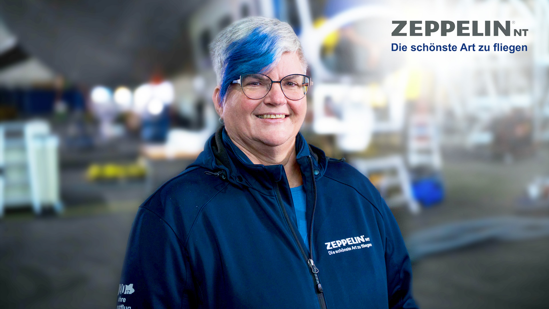 Foto von Frau, Logo, Text